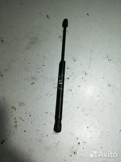 Амортизаторы багажника Volkswagen Passat B6 2.0