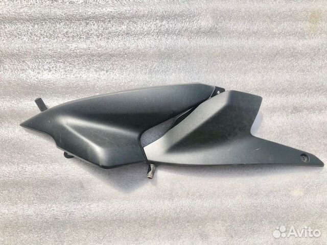 BMW R1200R 2007 боковой пластик бака
