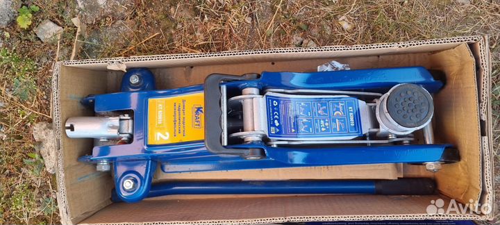 Домкрат гидравлический подкатной 2т