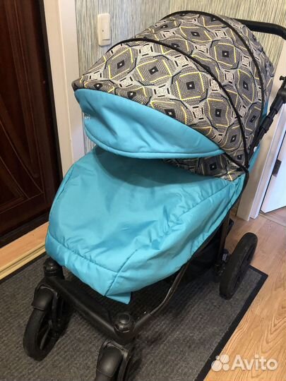 Коляска прогулочная всесезонная
