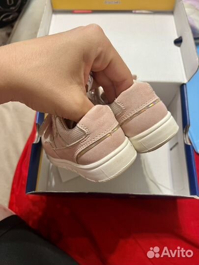 Кроссовки для девочки 22