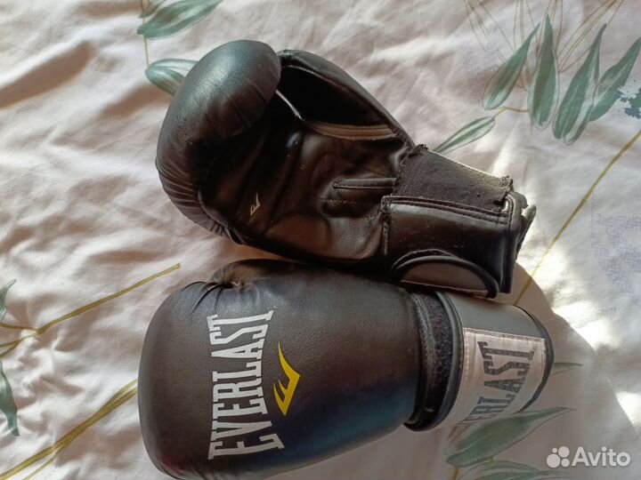 Боксерские перчатки 10 oz