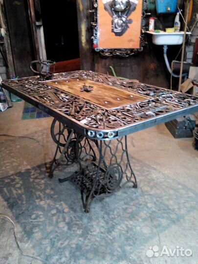 Эксклюзивный стол из металлолома
