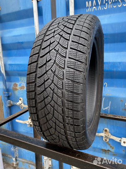 Goodyear UltraGrip Performance Gen-1 235/55 R17