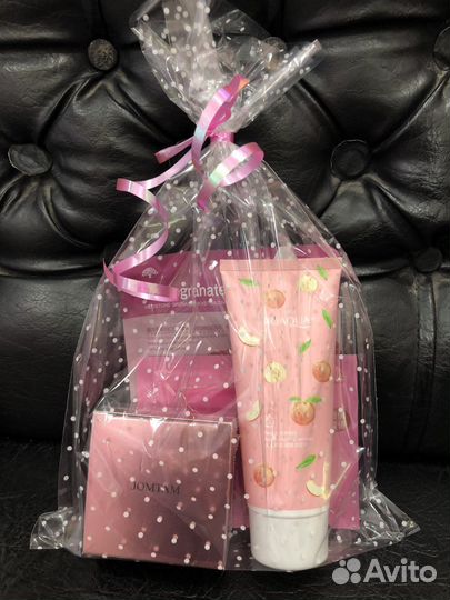 Подарочные наборы корейской косметики