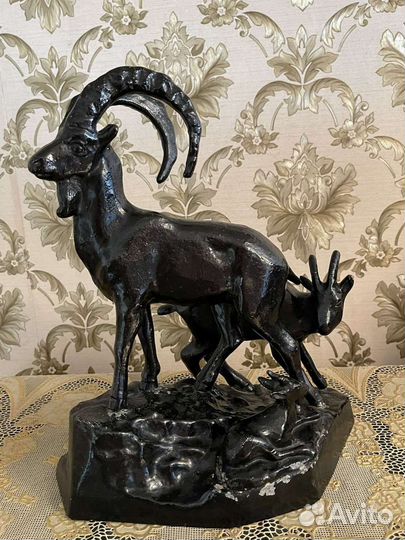 Горные козлы статуэтка
