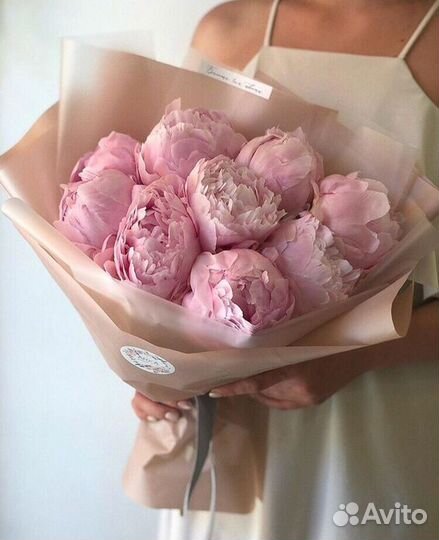 Букет из 9 пионов