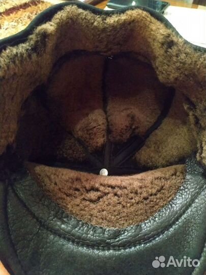 Кепка из натуральной кожи с меховым подкладом