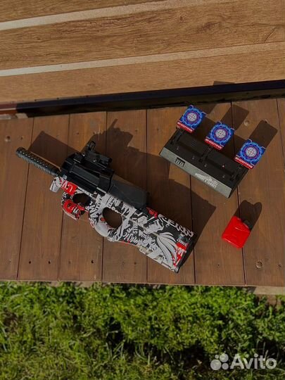 Игрушечный автомат на орбизах P90