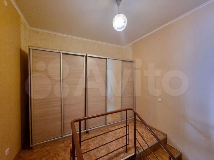 3-к. квартира, 90 м², 3/4 эт.