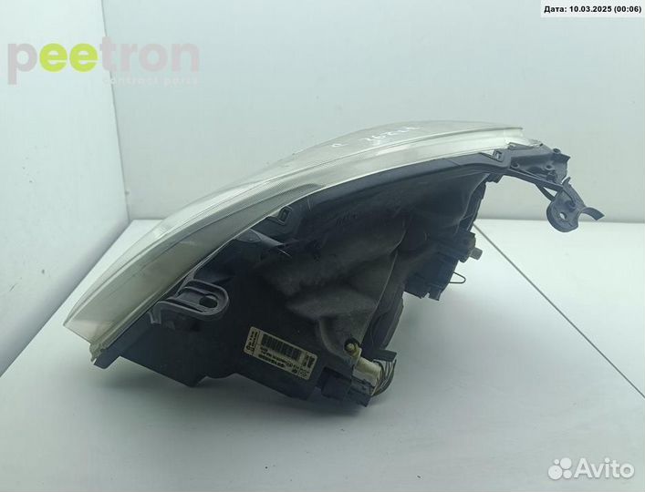 Б/У Б/У Фара правая отломано одно верхнее