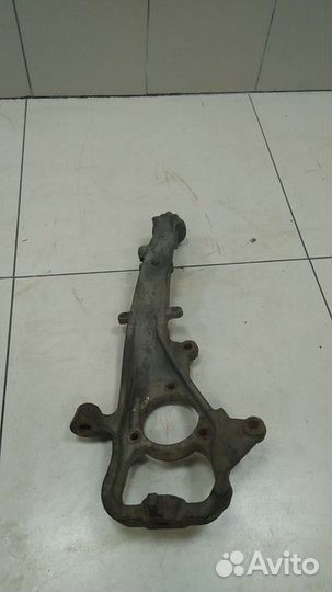 Кулак поворотный передний левый