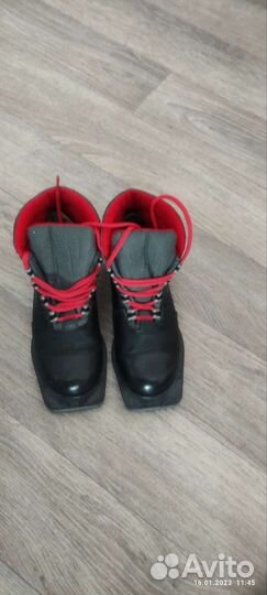 Лыжные ботинки