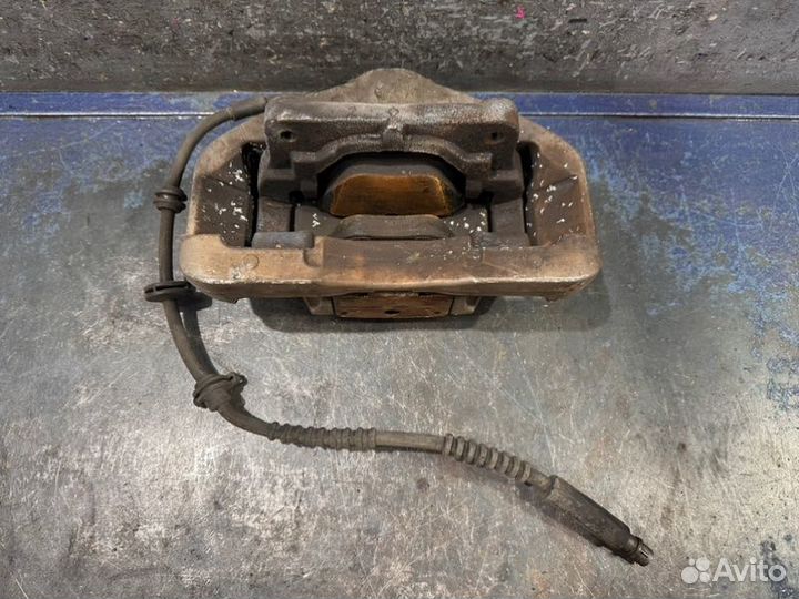 Суппорт передний правый Bmw 5 F10 N55B30A 3.0T