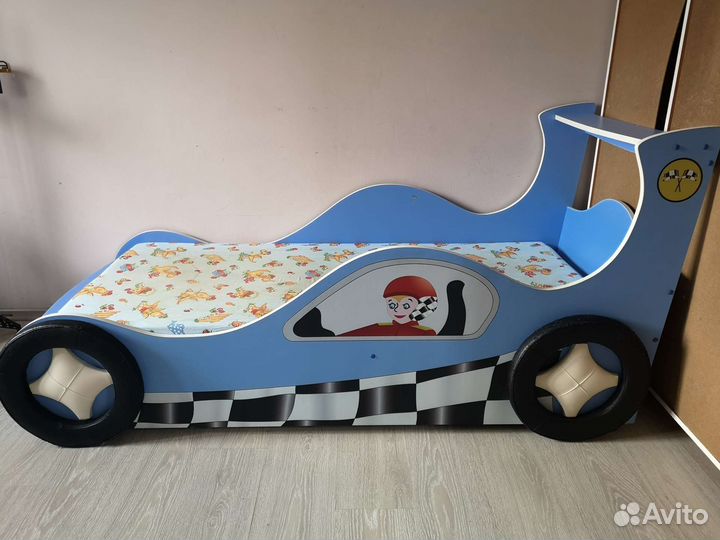 Детская кровать машинка