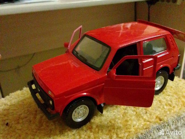 Машина нива игрушечная