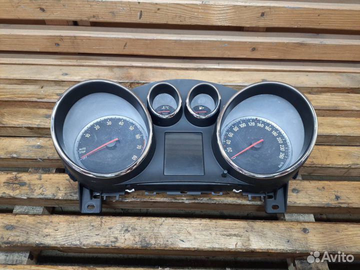 Панель приборов (щиток) Opel Astra J GTC 2012