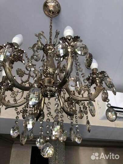 Продам люстру