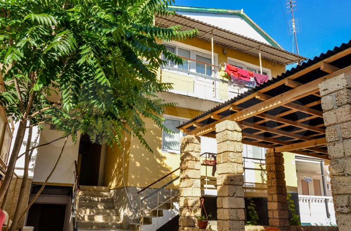 Дом 180 м² на участке 1,6 сот.