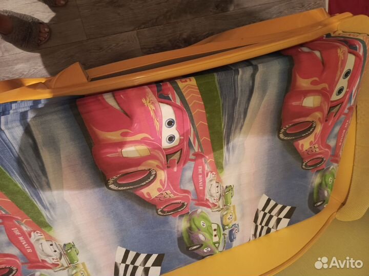 Детская кровать машина