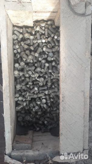 Кусачки, напайки, болты, замки мебельные