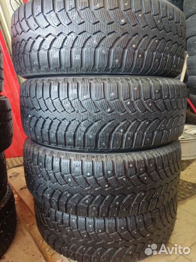 Bridgestone Blizzak Spike-01 215/50 R17 91T