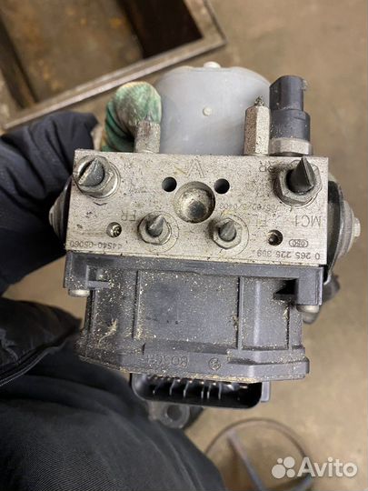 Блок абс toyota avensis