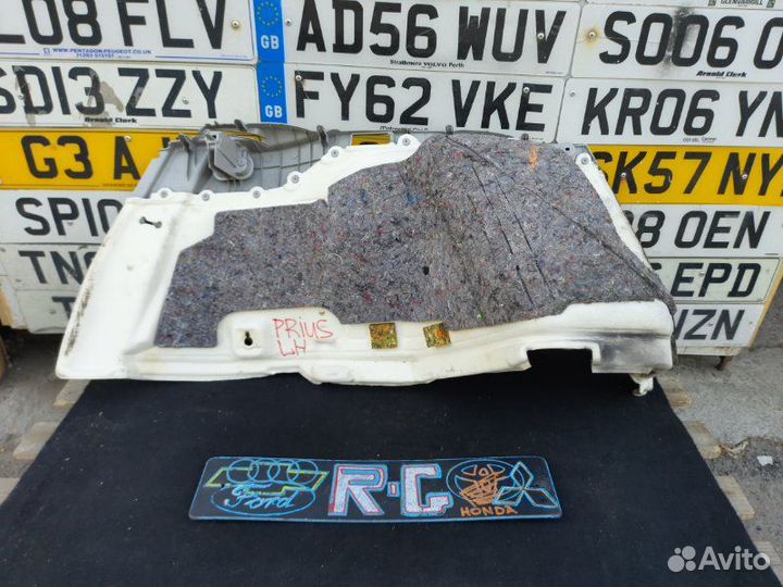 Обшивка багажника левая Toyota Prius ZVW30 2ZR-FXE