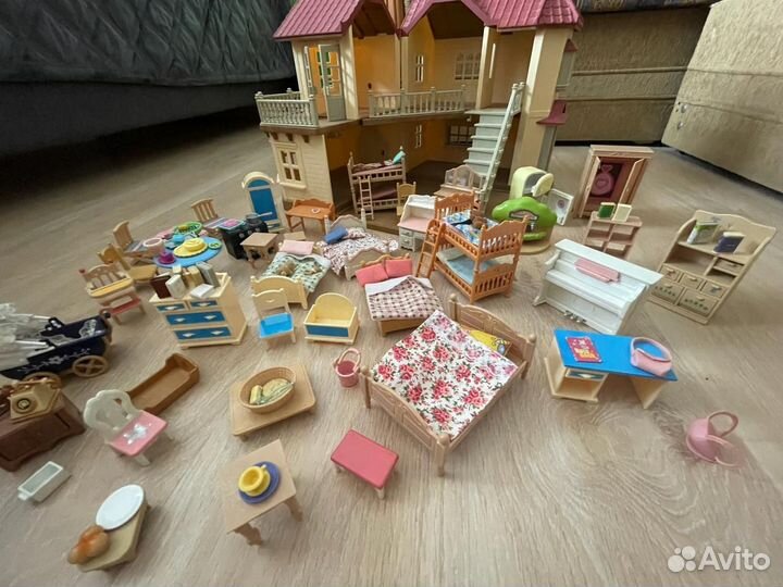 Кукольный домик с мебелью
