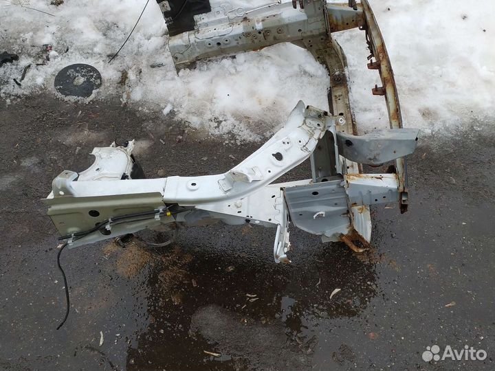 Передняя часть mitsubishi outlander 3