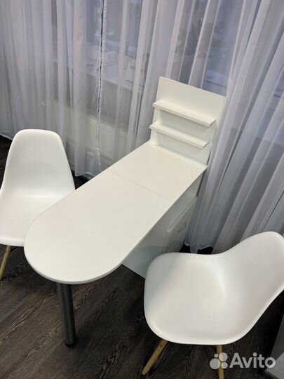 Рабочее место бровиста визажиста мастера маникюра