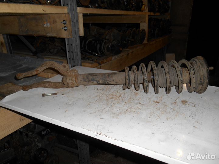 Стойка правая левая Mitsubishi Galant EA Галант еа