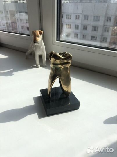 Статуэтка зуб из бронзы