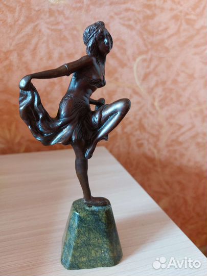 Статуэтка танцовщица