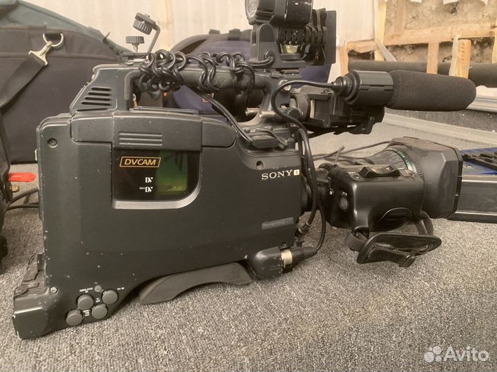 Видеокамера Sony DSR-400