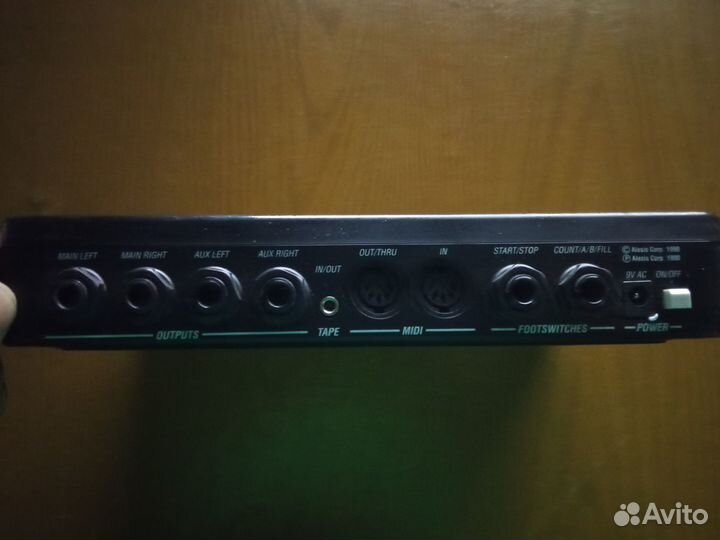 Драм-машина Alesis SR-16