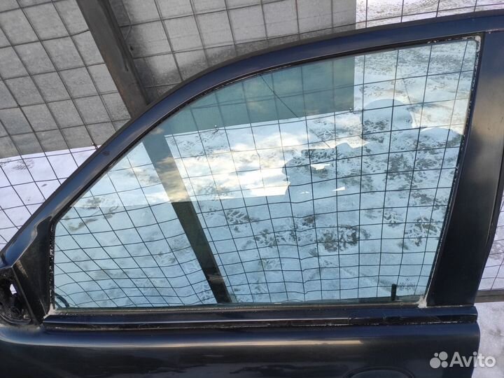 Стекло дверное переднее левое Mercedes Benz E