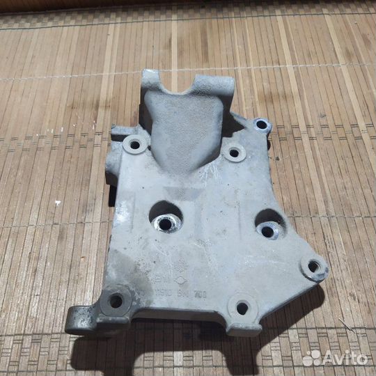 Кронштейн генератора Nissan Almera H16 1.6 2000