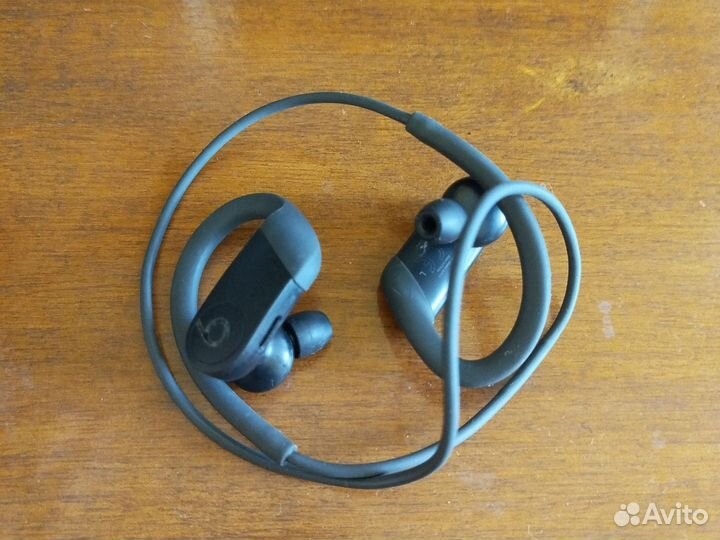 Беспроводные наушники Powerbeats