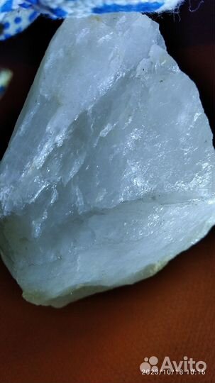 Опал жемчужный. Кахолонг. Кристалл