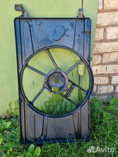 Диффузор вентилятора ford focus 2