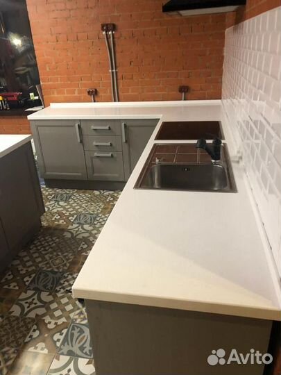 Столешница из камня (кварц, акрил)