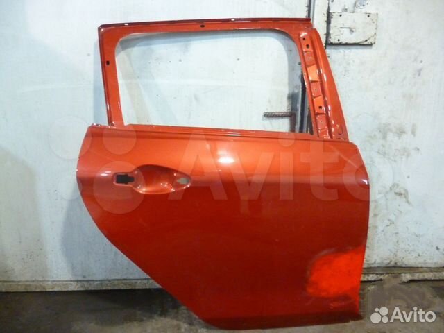 Peugeot 2008 дверь правая задняя