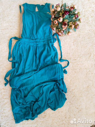 Пакетом вечерние платья, кардиган и.т.д