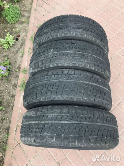 Bridgestone Blizzak Revo GZ 225 R17