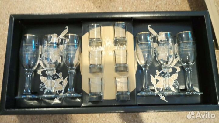 Набор бокалов и рюмок