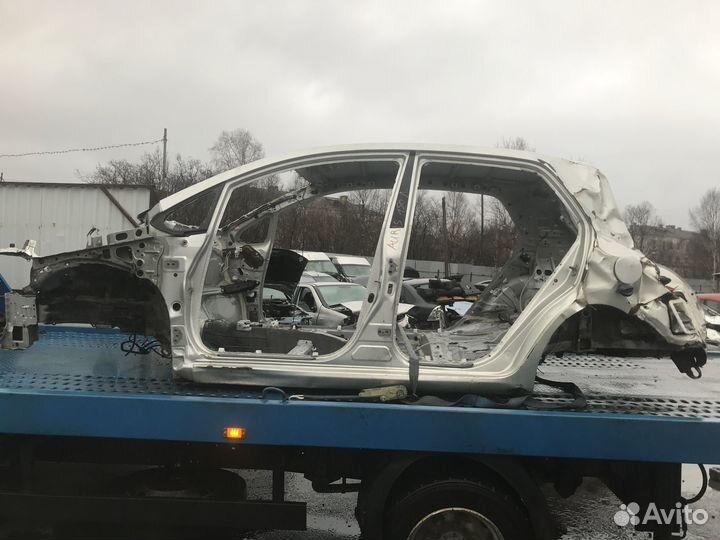 Кузов по частям Toyota Auris E150 2008 года