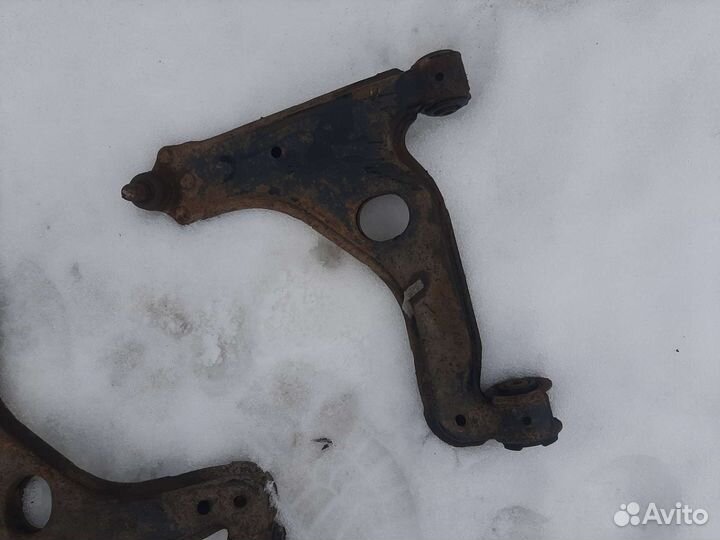 Рычаги передние Opel Vectra B пара