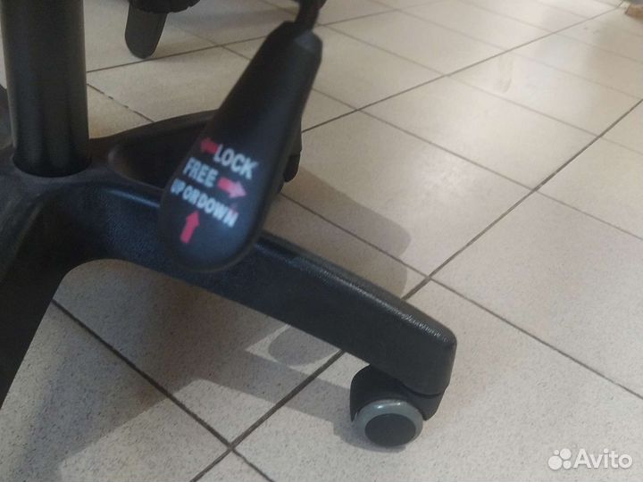 Компьютерное кресло руководителя