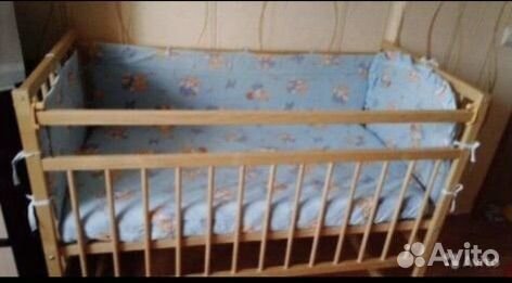 Детская кроватка с маятником